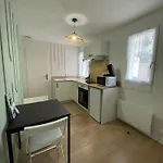 Leo - Cosy Entierement Renove Avec Courette דירה *
