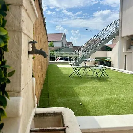 Leo - Cosy Entierement Renove Avec Courette 비시