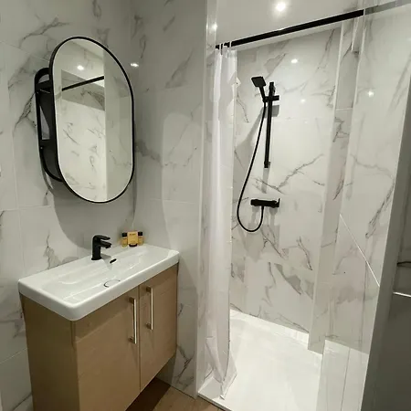 아파트 Leo - Cosy Entierement Renove Avec Courette 비시