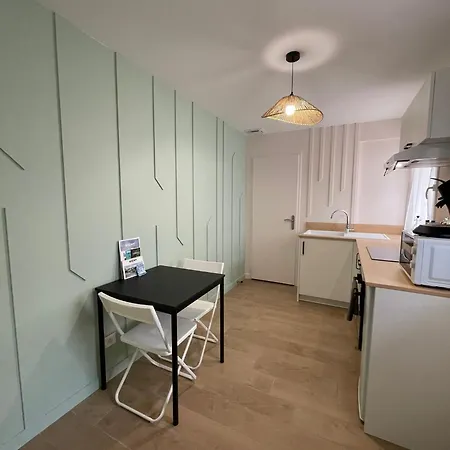 Leo - Cosy Entierement Renove Avec Courette * 비시